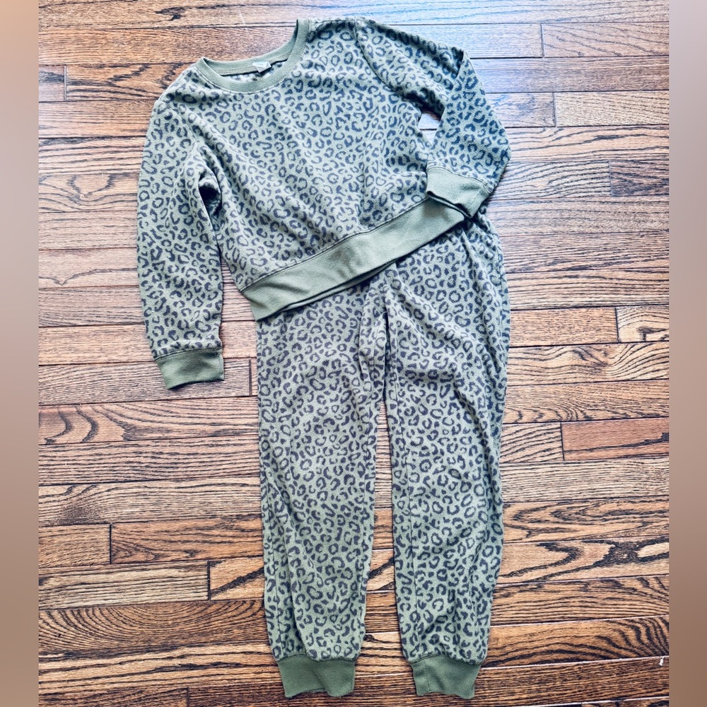 Old Navy Olive Green/Gray Leopard Kids Pajama Set